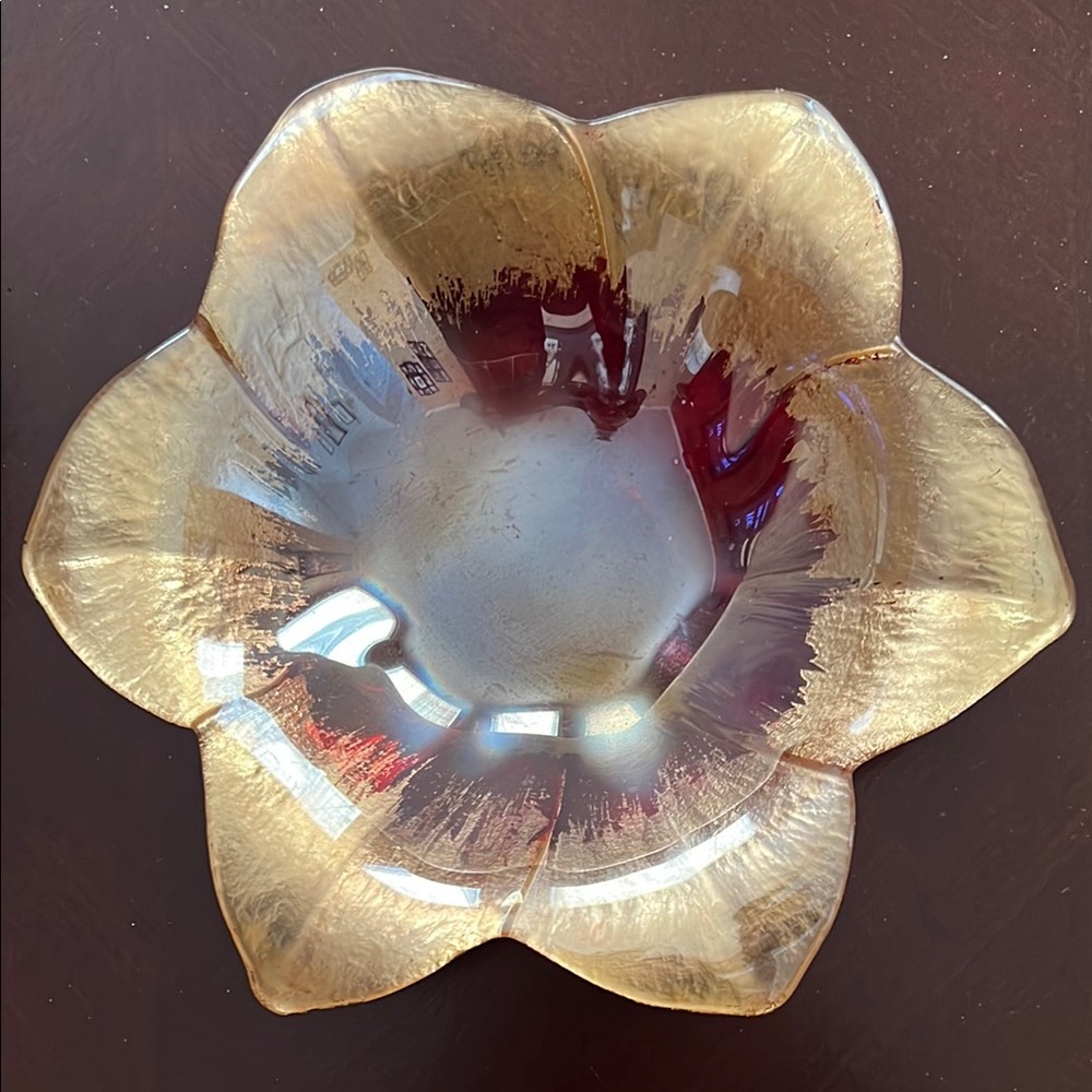 Gold Glass Art Flower Bowl with Elegant Petal Design